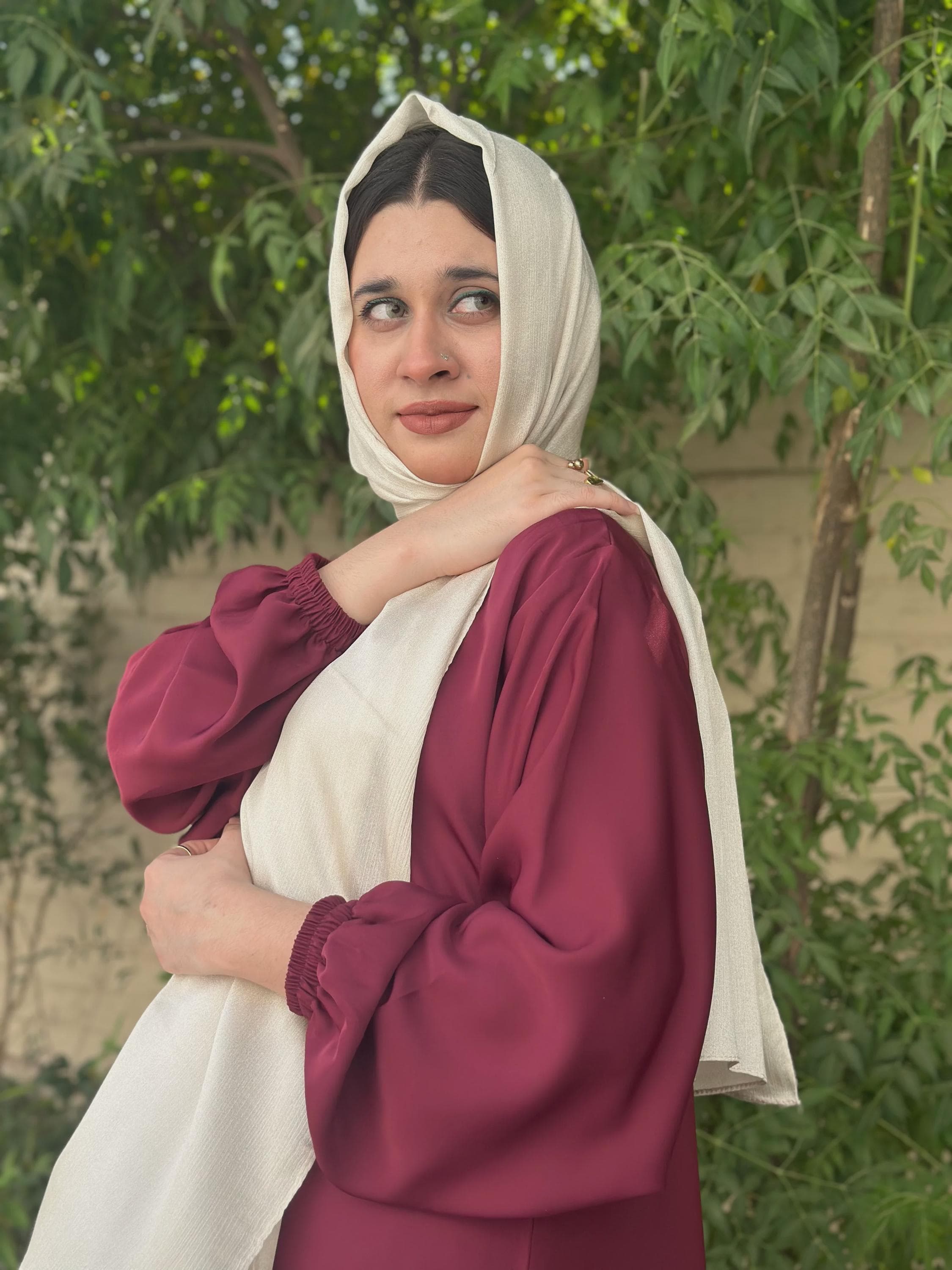 Mehroon Front Open Abaya: Pleated Back, Elastic Sleeves