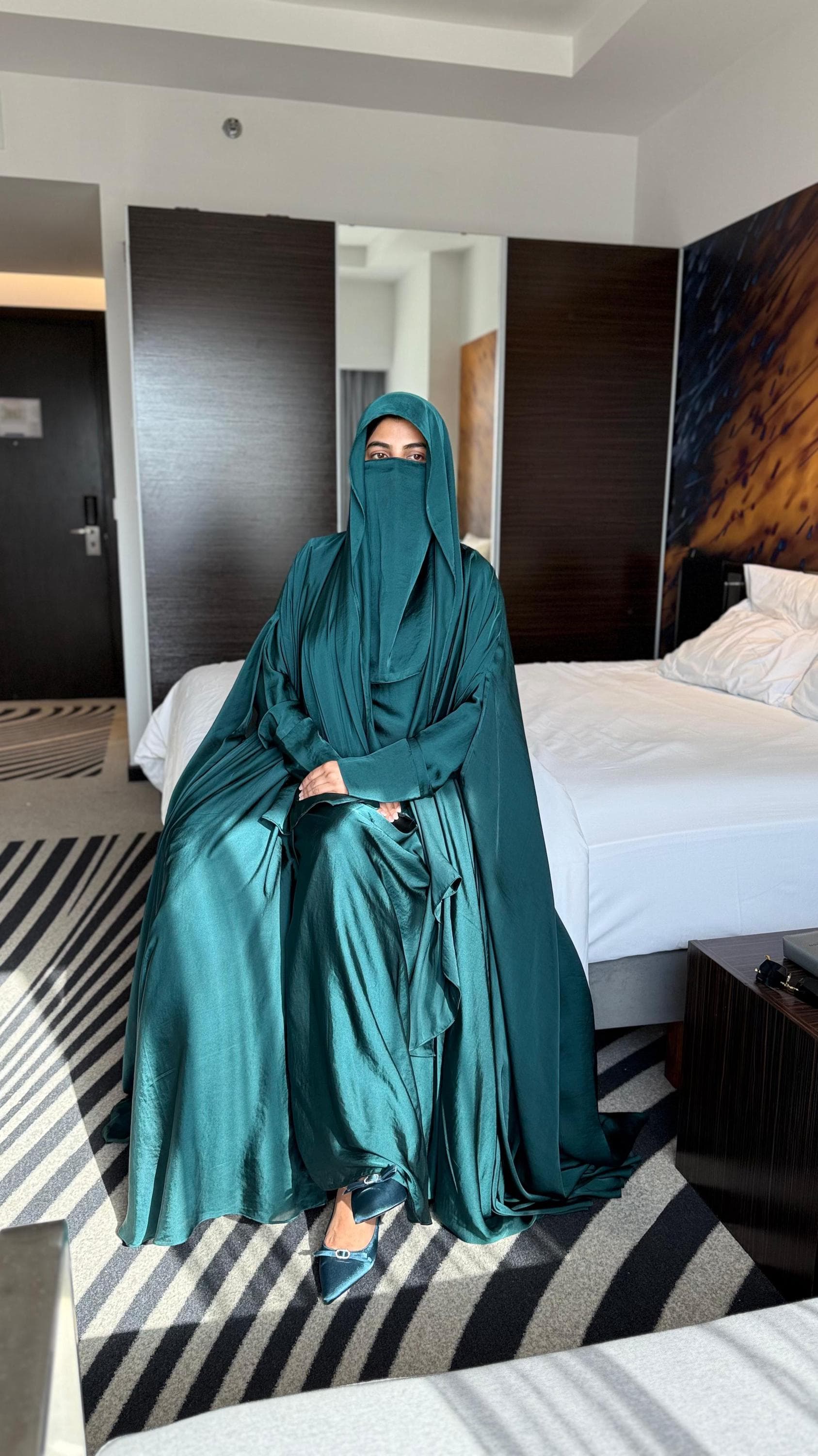 Dark Green Korean Silk Abaya Gown: 4-Piece Muslim Women's Modest Dress - image 5