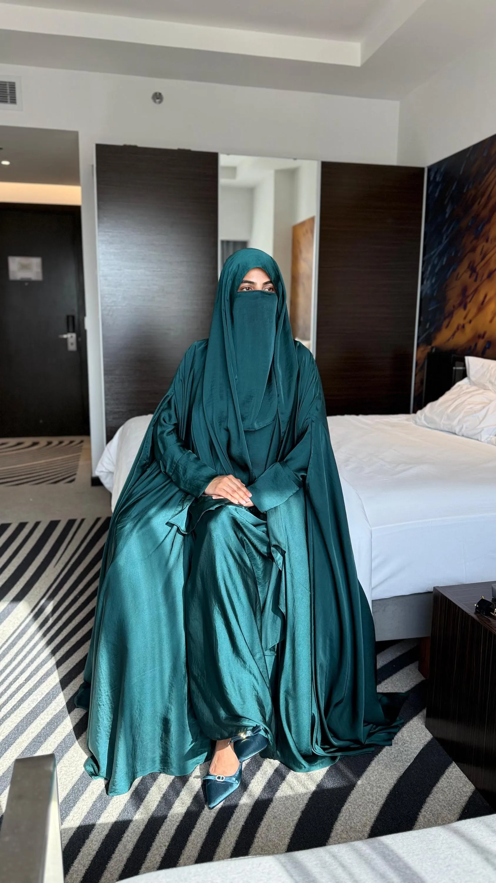 Dark Green Korean Silk Abaya Gown: 4-Piece Muslim Women's Modest Dress - image 3