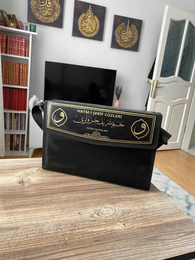 30 Juzz Quran Set in Leather Carry Bag with Shoulder Strap: Islamic Quran Gift, Boxed Quran, Muslim Wedding Gift - image 3