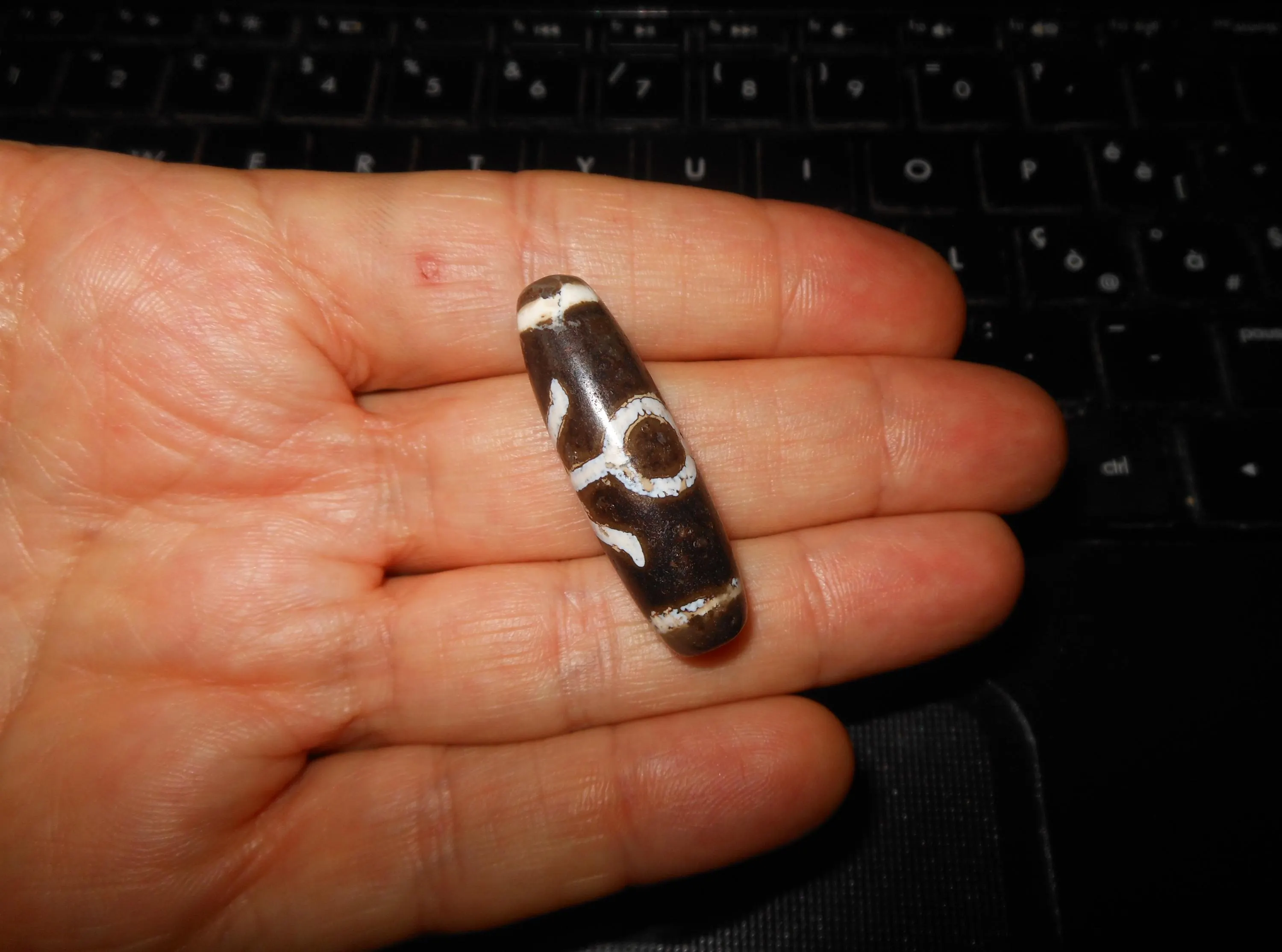 no. 131 - Amuleto Dzi Tibetano - L'Aristocratico - Tibetische Dzi Amulett - Tibetan Amulet