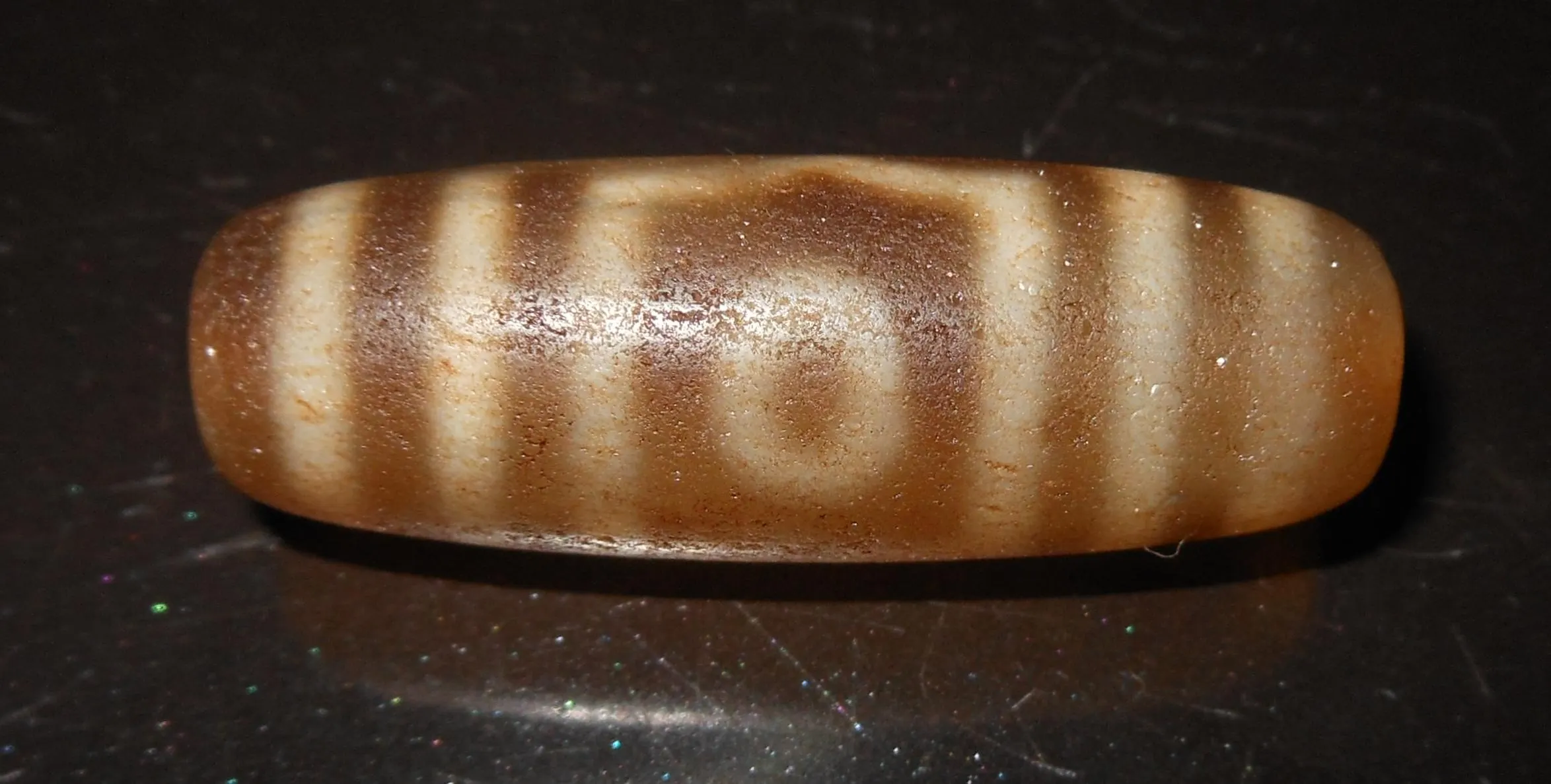 no. 97 - Tiger Skin - Three Eyes - Tibetan Dzi Amulet - Amuleto Dzi Tibetano - Tibetische Dzi Amulett