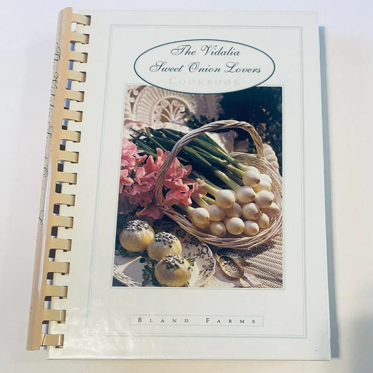 The Vidalia Sweet Onion Lovers Cookbook, Bland Farms, Appetizers, Meals, Desserts - image 3