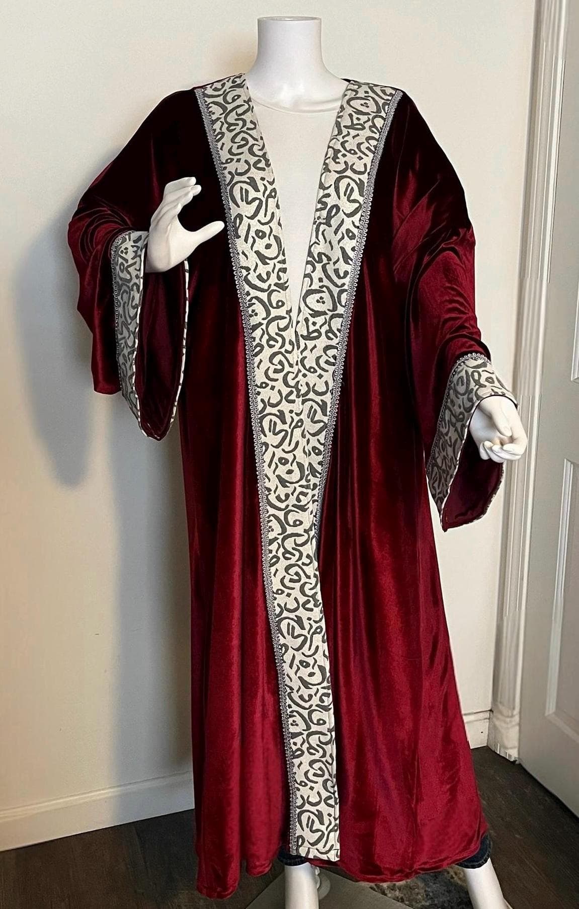 Luxury Burgundy Velvet Lined Kimono with Calligraphy Panel - image 4
