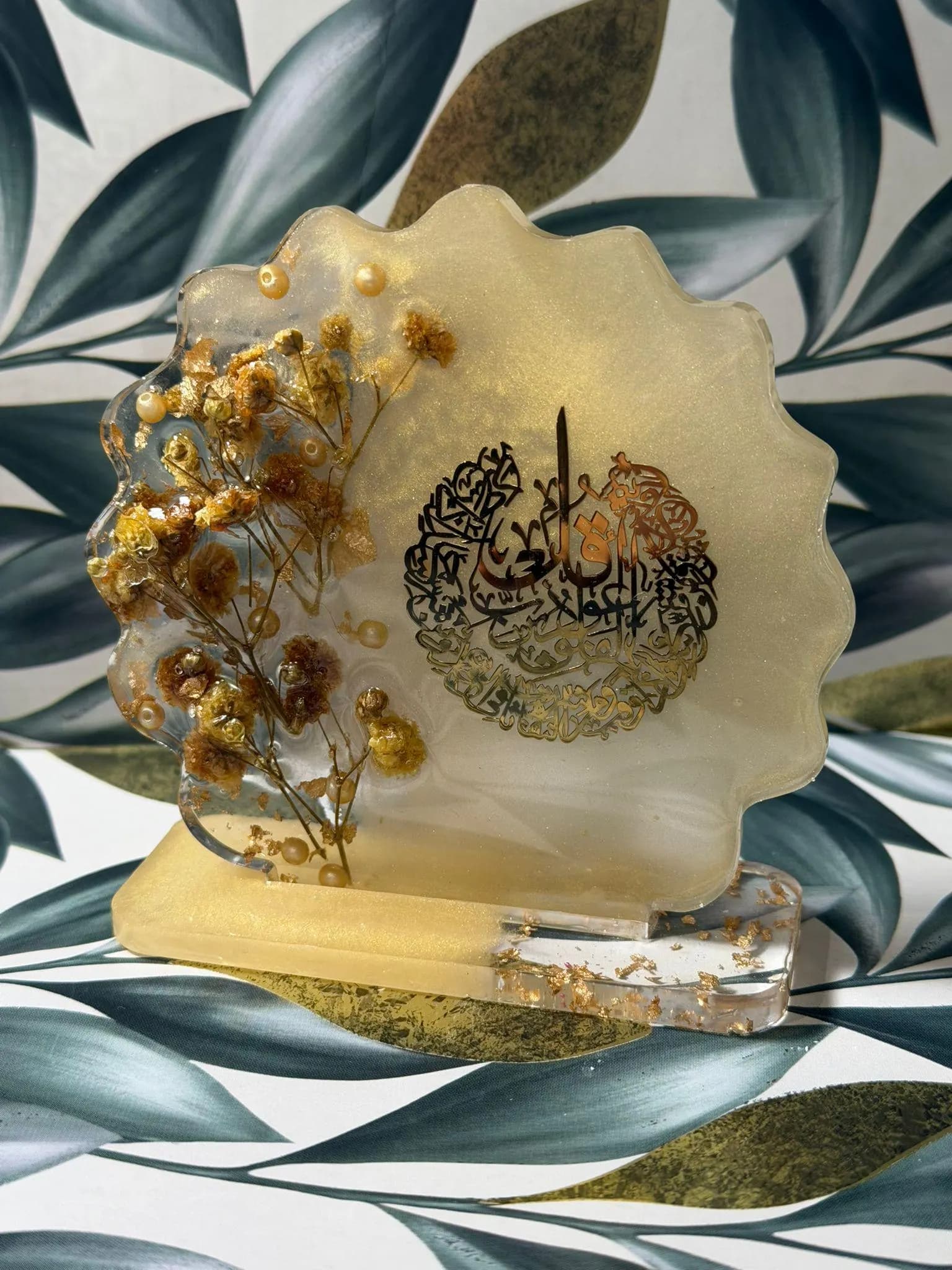 Islamic Resin Decor – Handmade Gold Floral Quranic Calligraphy Table Display - image 4