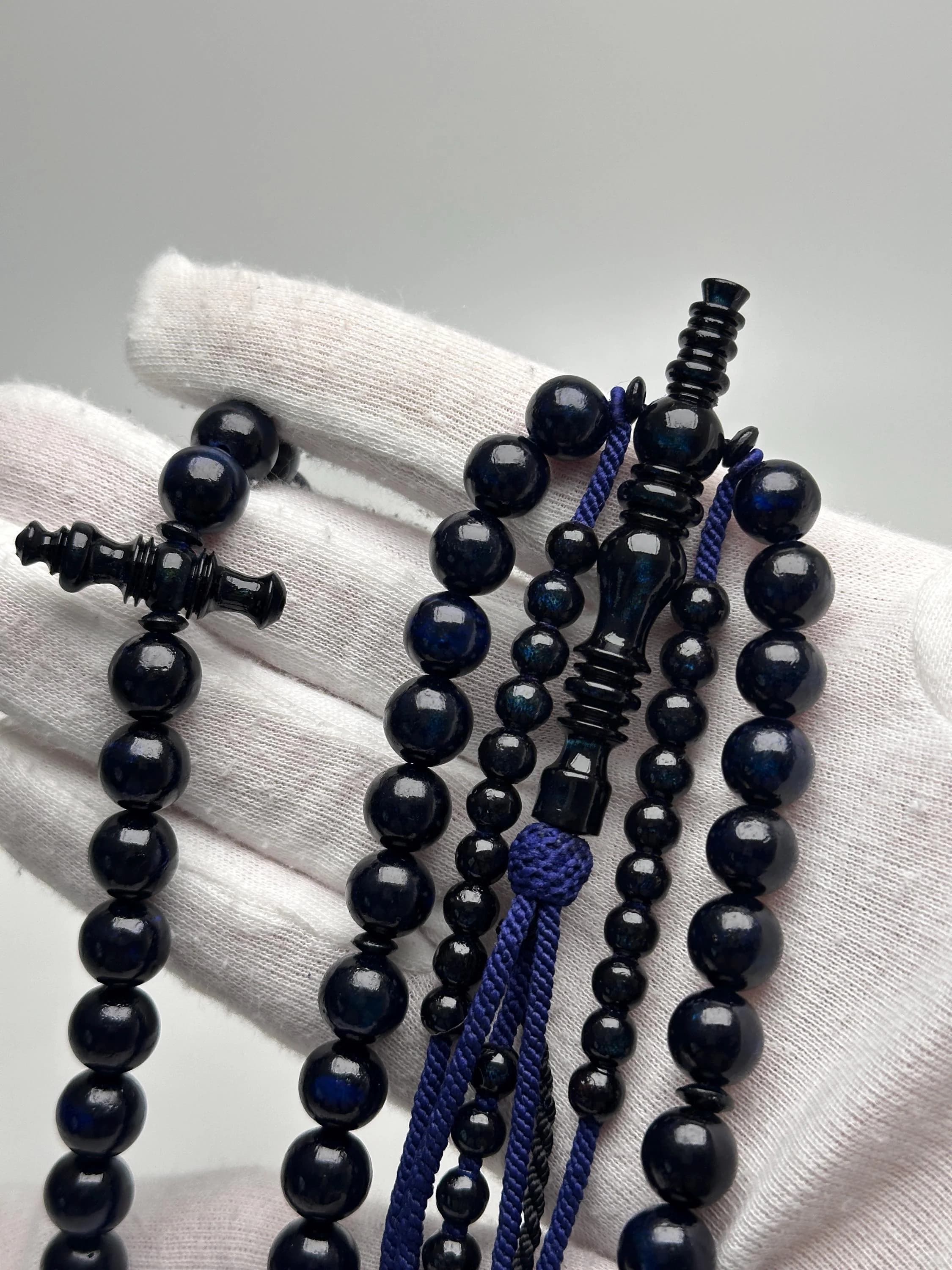 Tasbih Tijani en Yusr bleu – Corail noir reflets bleu / vert | Kourouss Artisanal - image 2