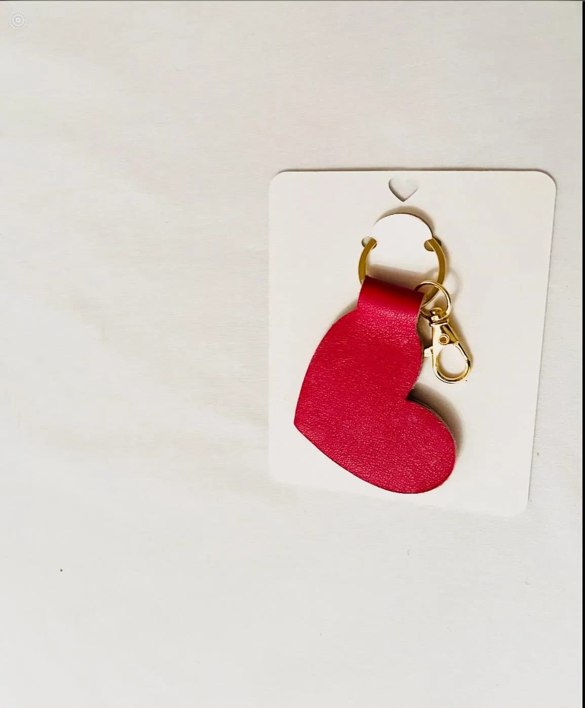 Porte-clés coeur en cuir véritable personnalisé -keychain avec Initiale dorée fait main avec passion et précision -Saint-Valentin . - image 3