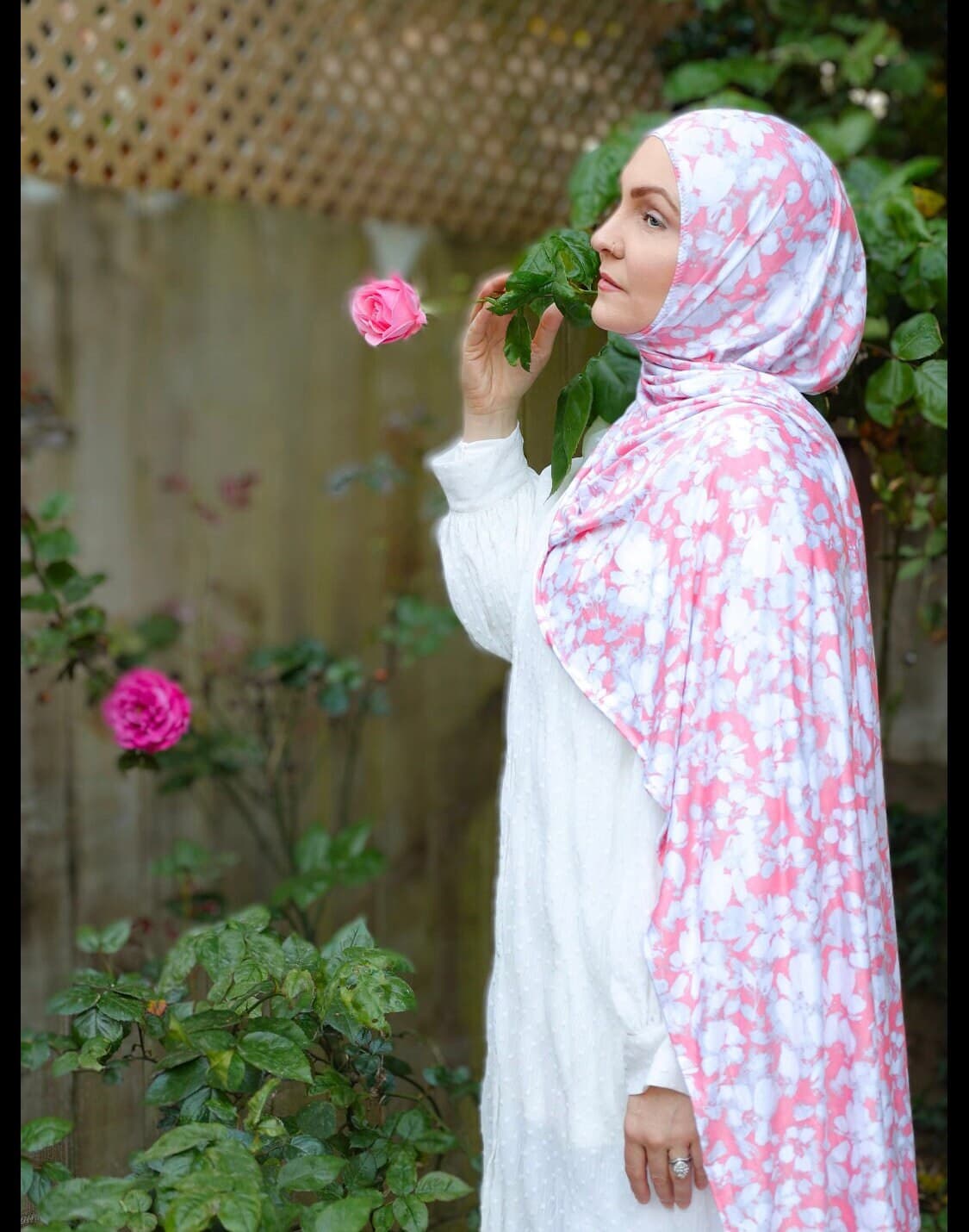 Coral Rose Print Jersey Hijab: Soft Slip-On Style