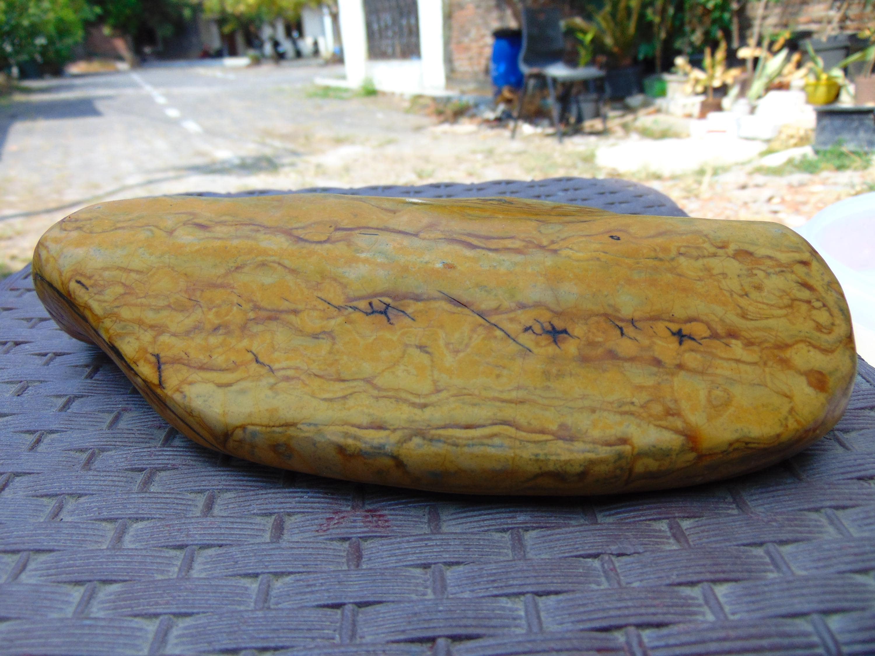 439 gram Full Polished Indonesia Yellow Cream Amber 26YY7 - image 5