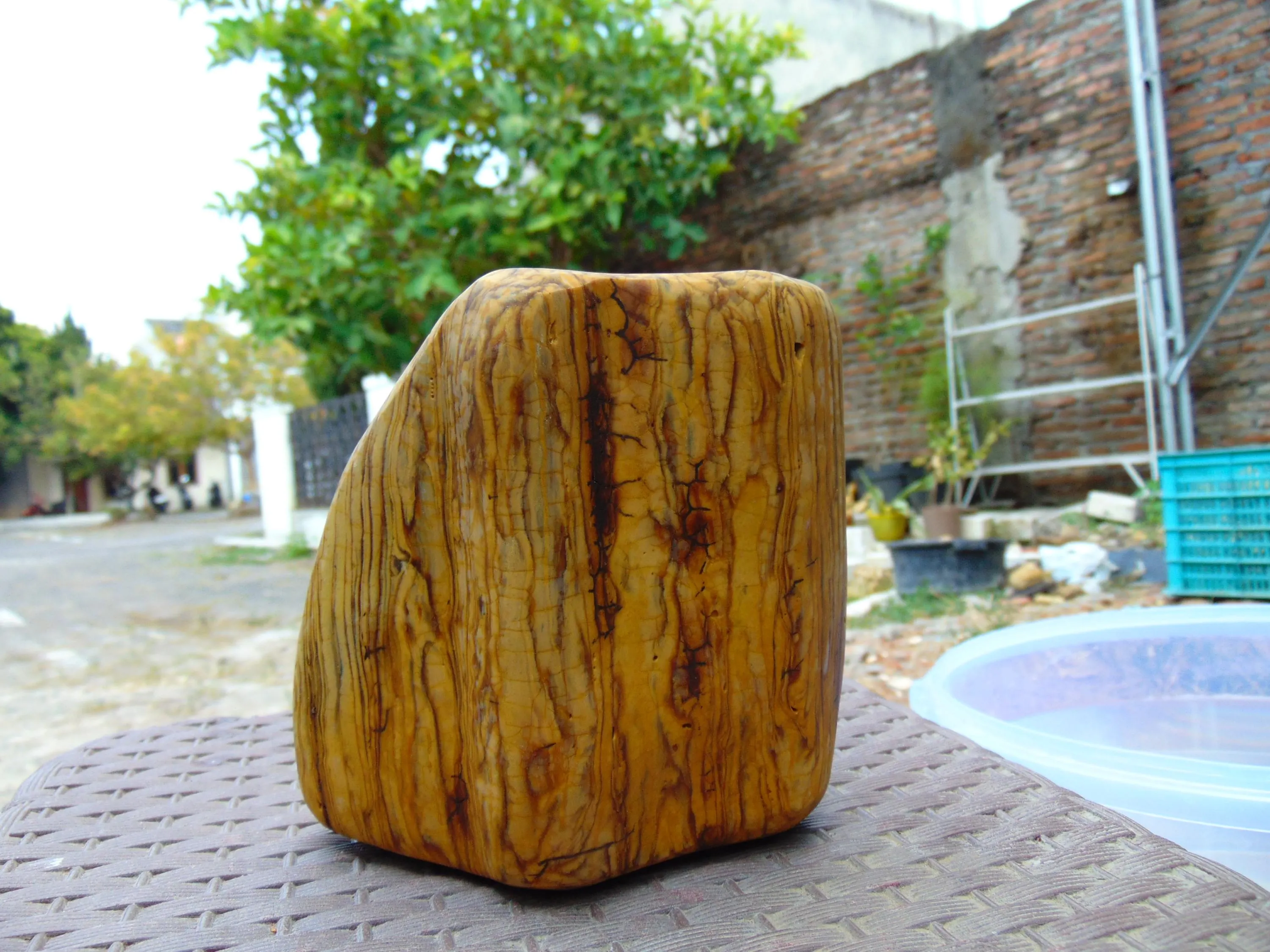 653 gram Full Polished Indonesia Yellow Cream Amber 26YY4