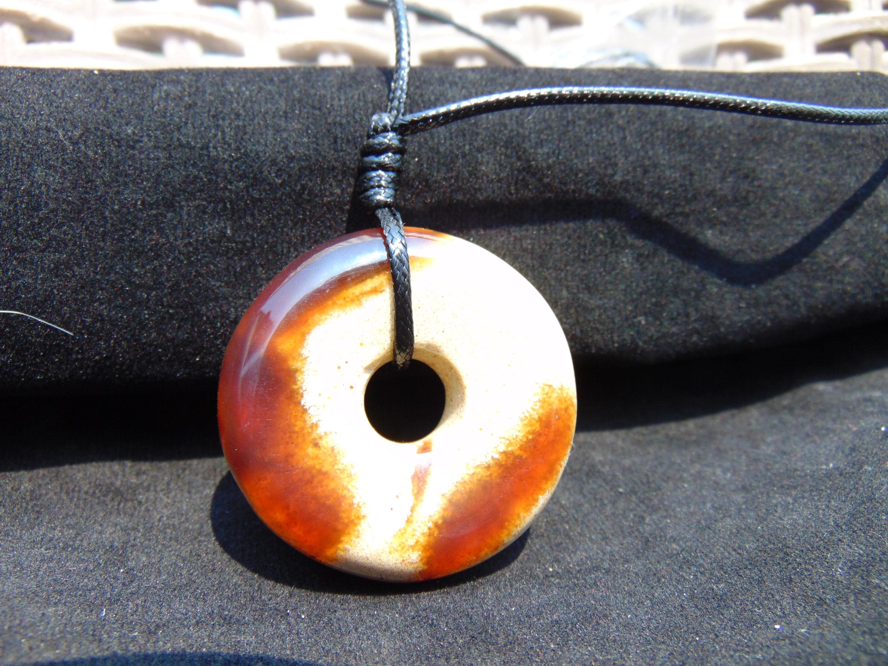 Indonesian White Amber Donut Pendant Indonesia 15 gram – 25Y239