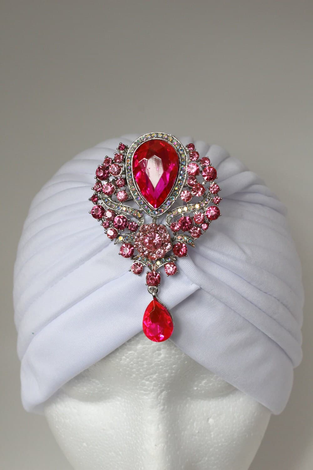 White Turban with Brooch: Stylish Twist Hat - image 5