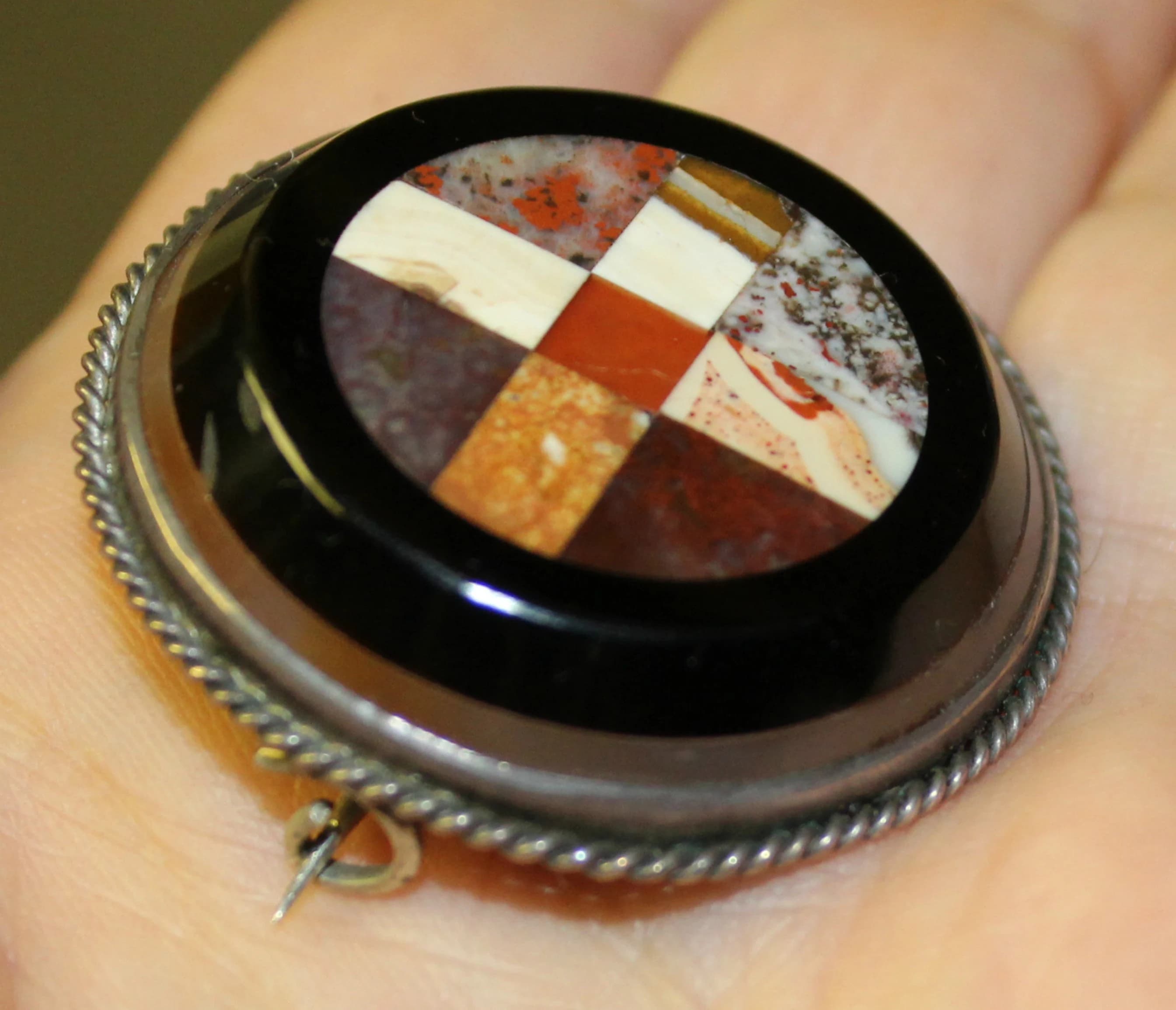 Antique Scottish Pietra Dura Silver Agate Brooch - Chilli Agate - image 5