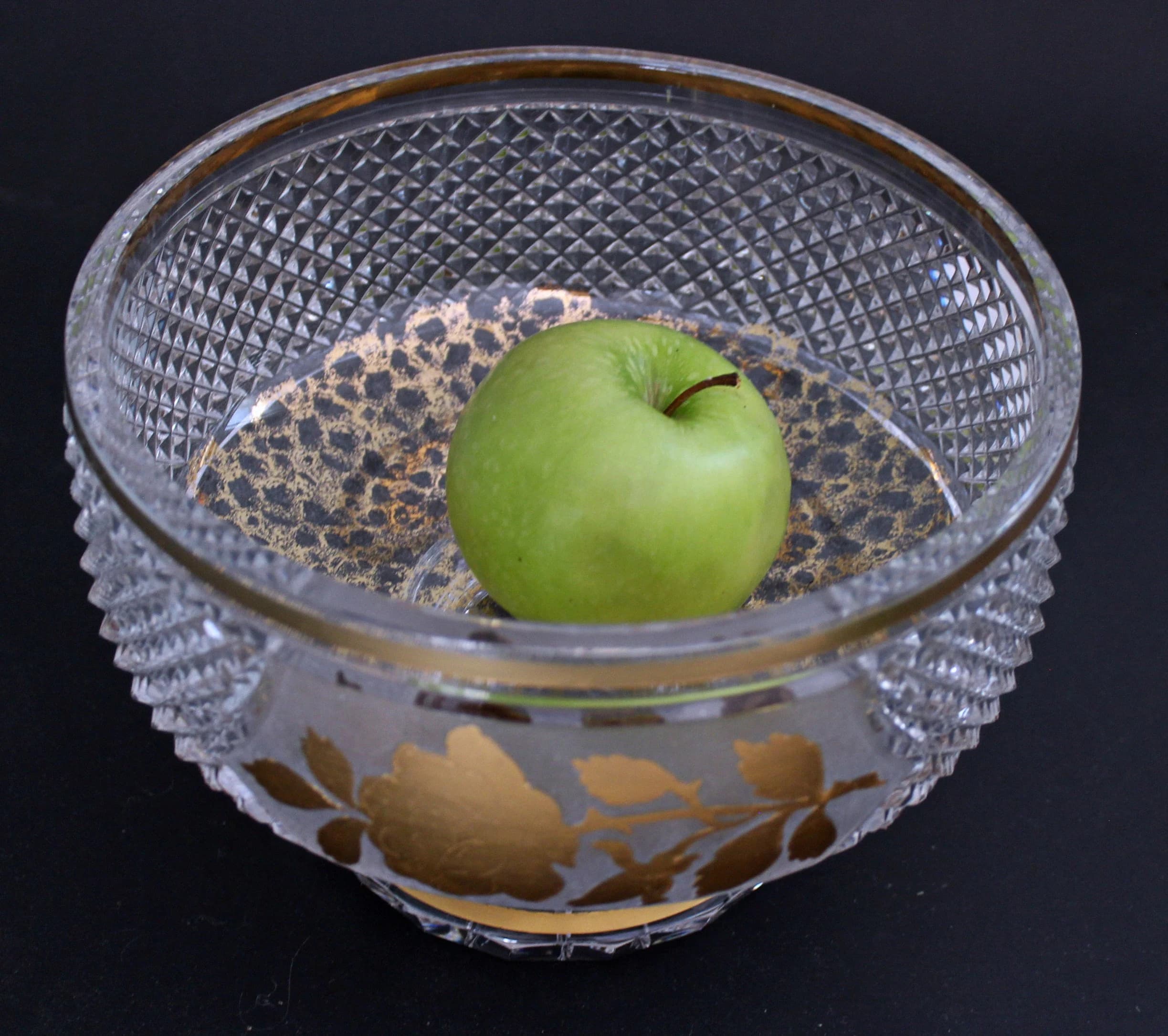 MOSER Crystal Pedestal Bowl Centerpiece French Diamond Cut Hand Cut and Gilded 8'' Signed Near Mint Condition - image 3