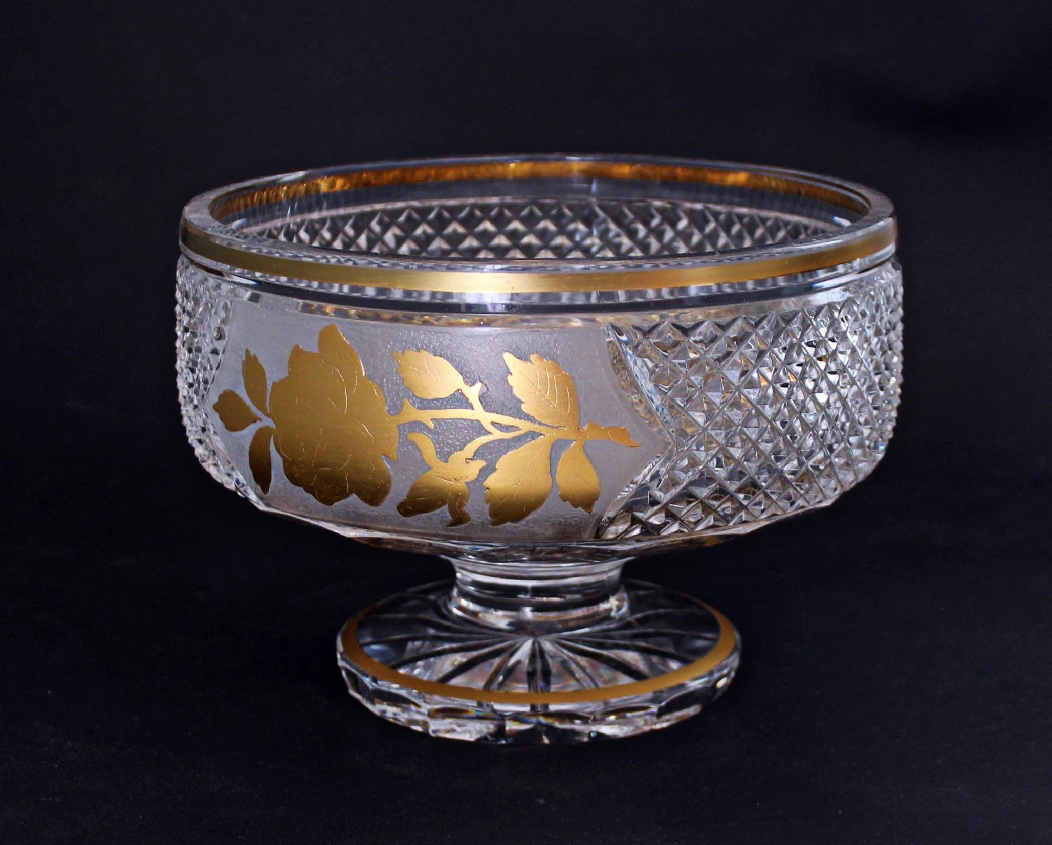 MOSER Crystal Pedestal Bowl Centerpiece French Diamond Cut Hand Cut and Gilded 8'' Signed Near Mint Condition - image 4