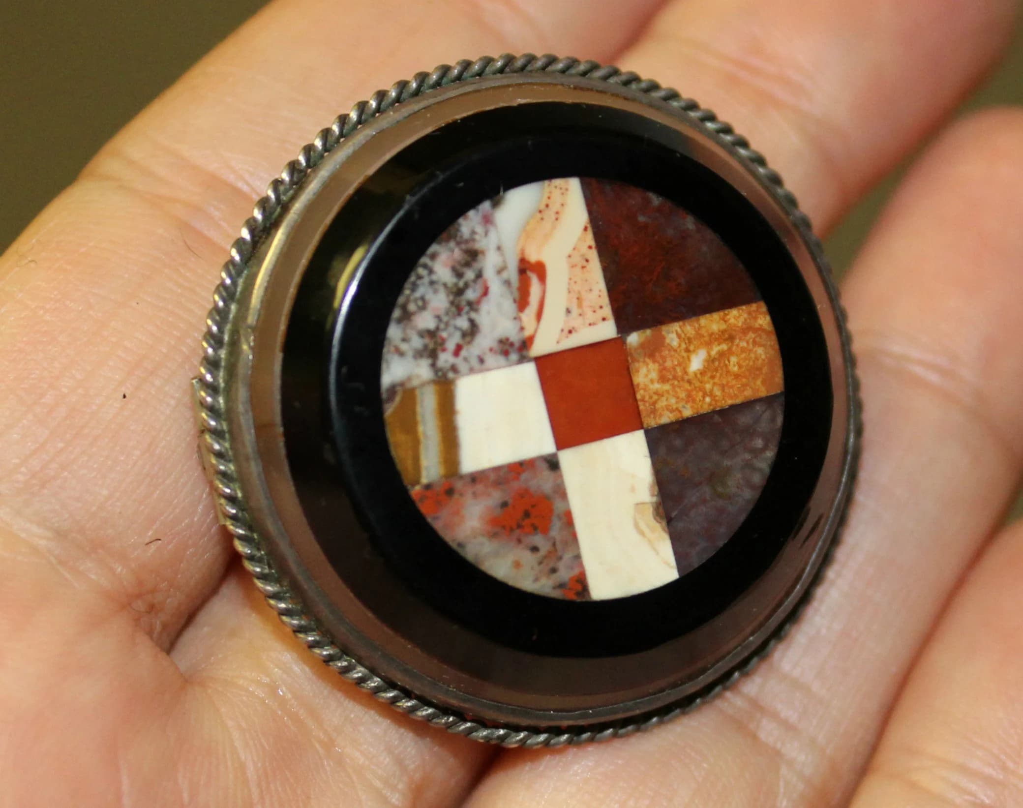 Antique Scottish Pietra Dura Silver Agate Brooch - Chilli Agate - image 3