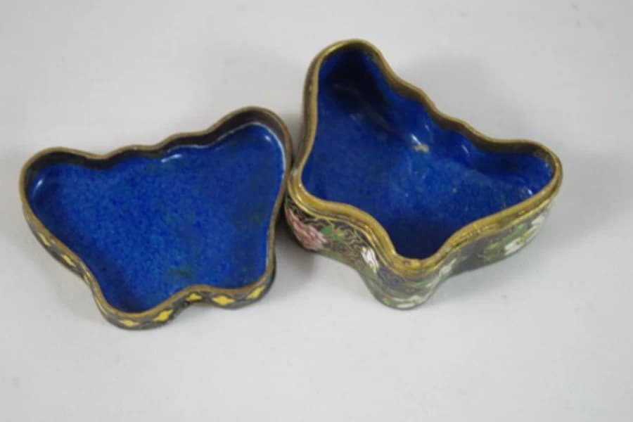 Vintage Chinese Cloisonne Enameled Butterfly Floral Trinket Snuff Box - image 4