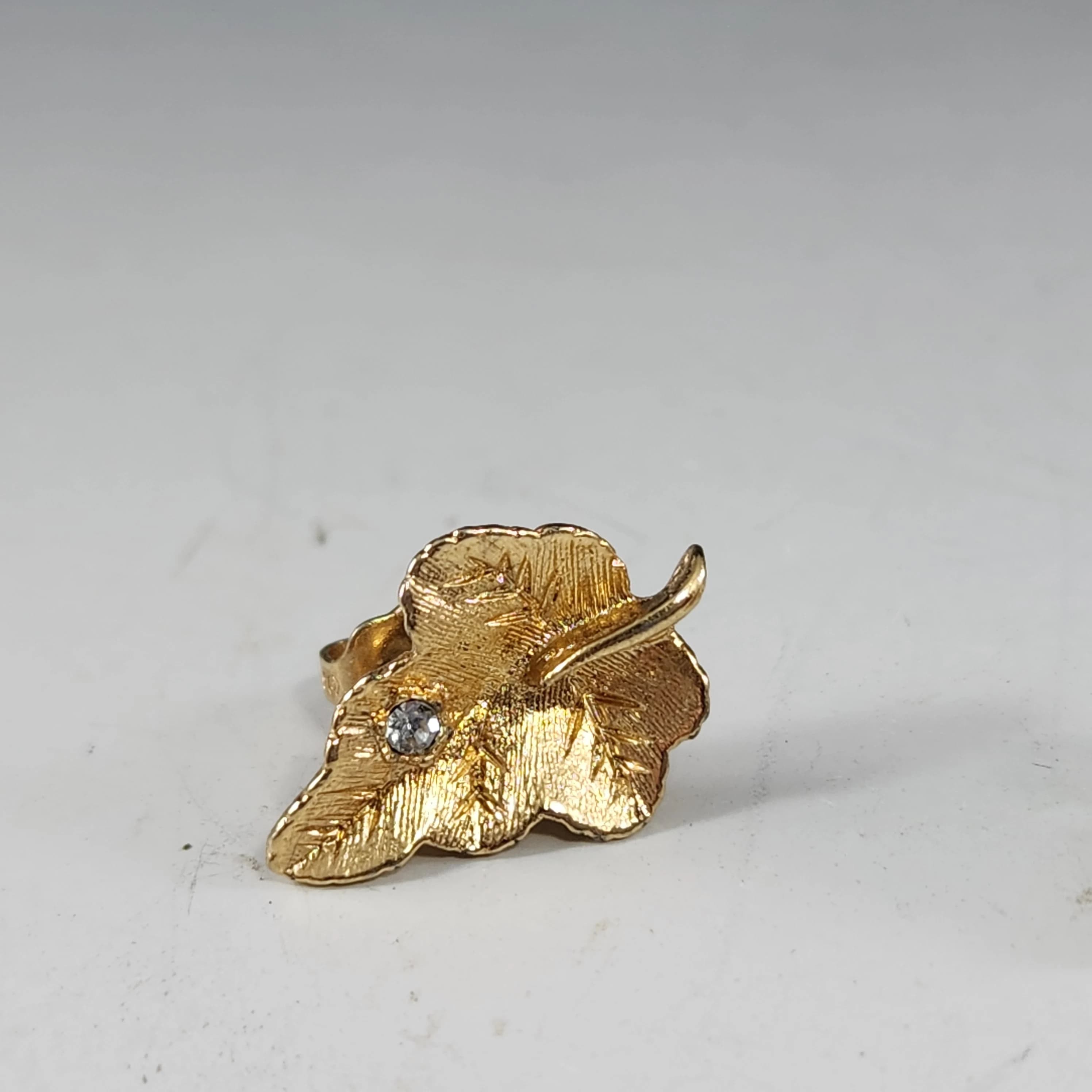 3 pc. Gold Tone Leaf Post Earrings & Stick Pin Set w Faux Diamond Accent Avon Vintage Costume Jewelry - image 5