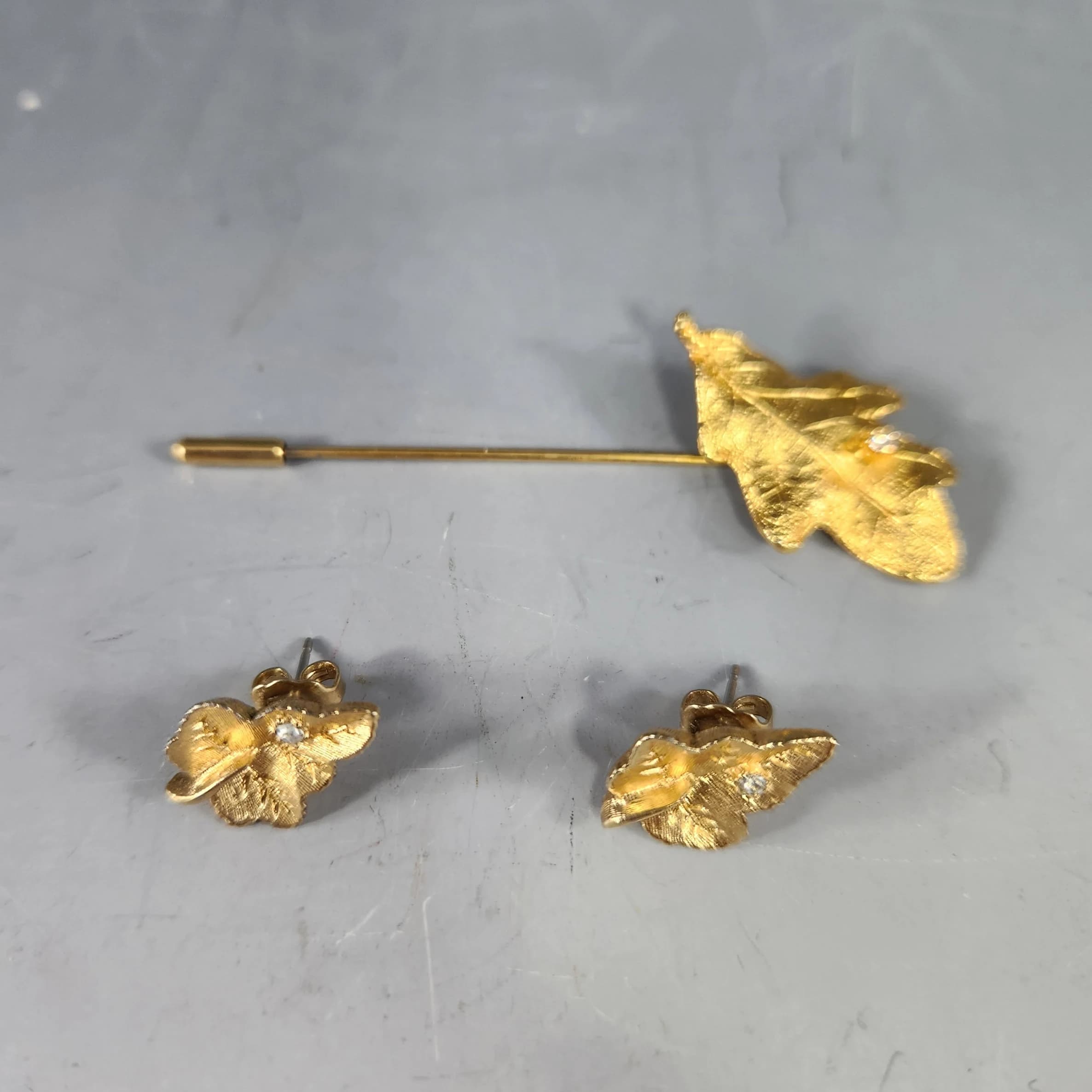 3 pc. Gold Tone Leaf Post Earrings & Stick Pin Set w Faux Diamond Accent Avon Vintage Costume Jewelry - image 3