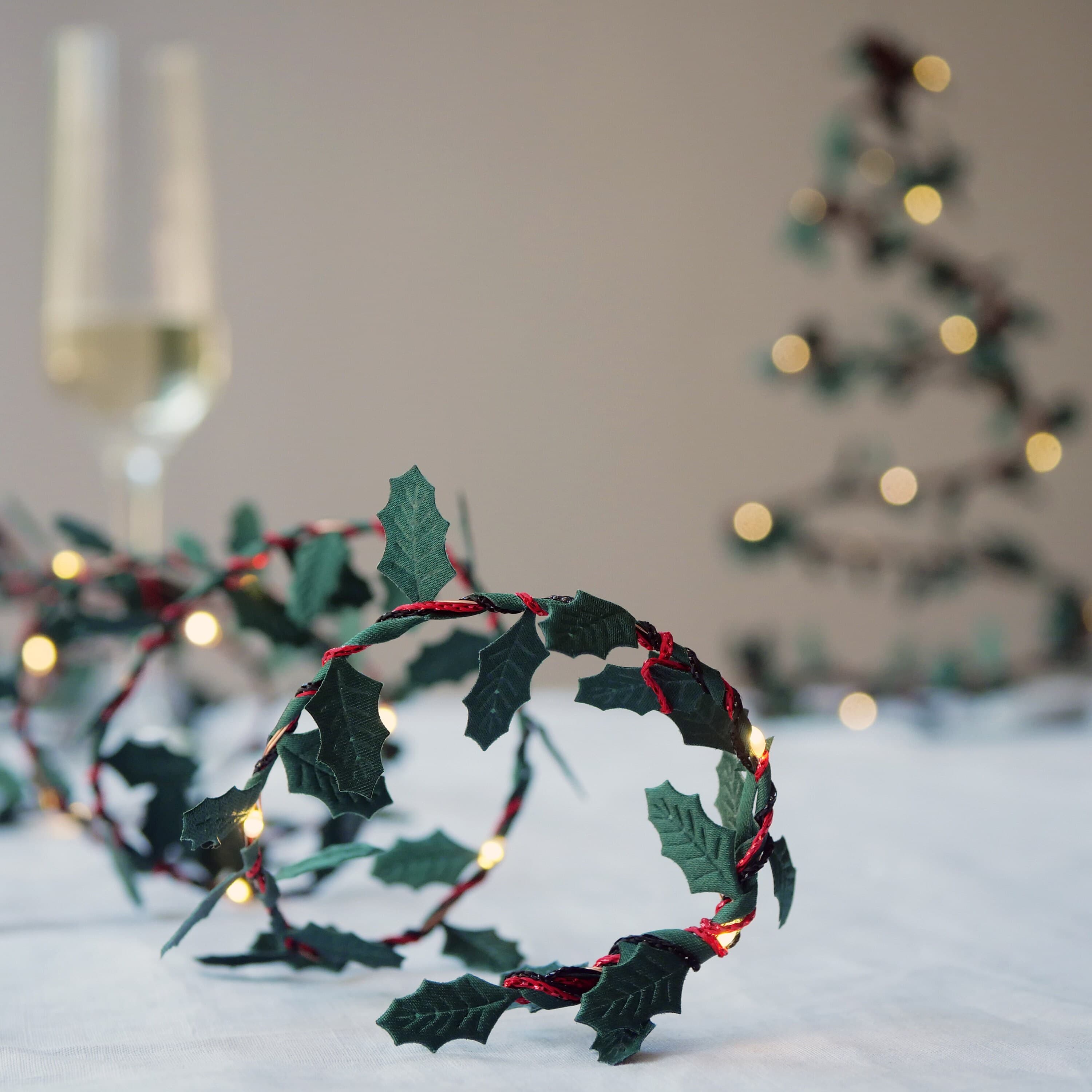 Nadolig Llawen Light-Up Wreath: | Welsh Christmas Decor - image 4